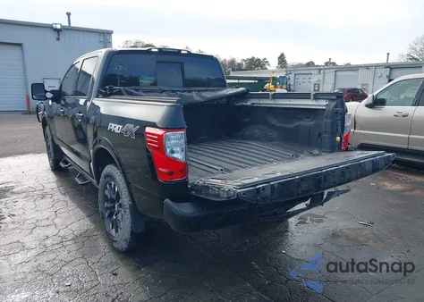 2018 Nissan Titan Pro-4X из США, поврежденный, VIN 1N6AA1E53JN515541